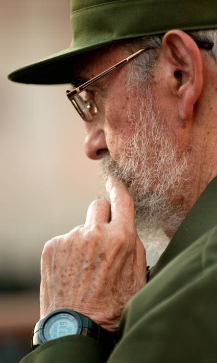 Este 25 de noviembre el pensamiento del líder histórico de la Revolución Cubana vuelve a irrumpir en las nuevas generaciones de cubanos como una llama que alumbra.
#FidelPorSiempre, #SiempreJoven