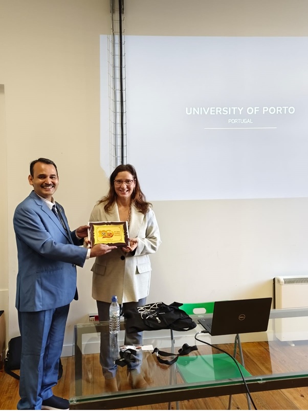 IITISM_DHANBAD's tweet photo. 👏 Kudos to Dr. Koushik Mondal from IIT (ISM) Dhanbad for completing the Erasmus+ MOBILE23 training in Portugal!

A leader in tech innovation at IIT (ISM), Dr. Mondal’s work in smart classrooms &amp; HPC continues to inspire.

#ErasmusPlus #DigitalTransformation #IITISM https://t.co/Q0EV9xC3Fr