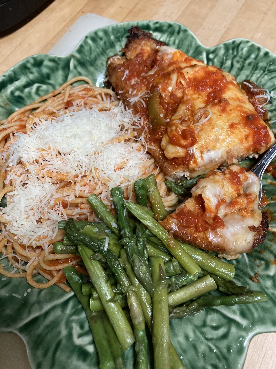 nycmikey's tweet photo. Chicken Parm 2 nights in a row. Thin spaghetti marinara and steamed asparagus. We usually never eat the same thing 2 days running but this was just soooooo delish😋 https://t.co/V1zwgg3PMB