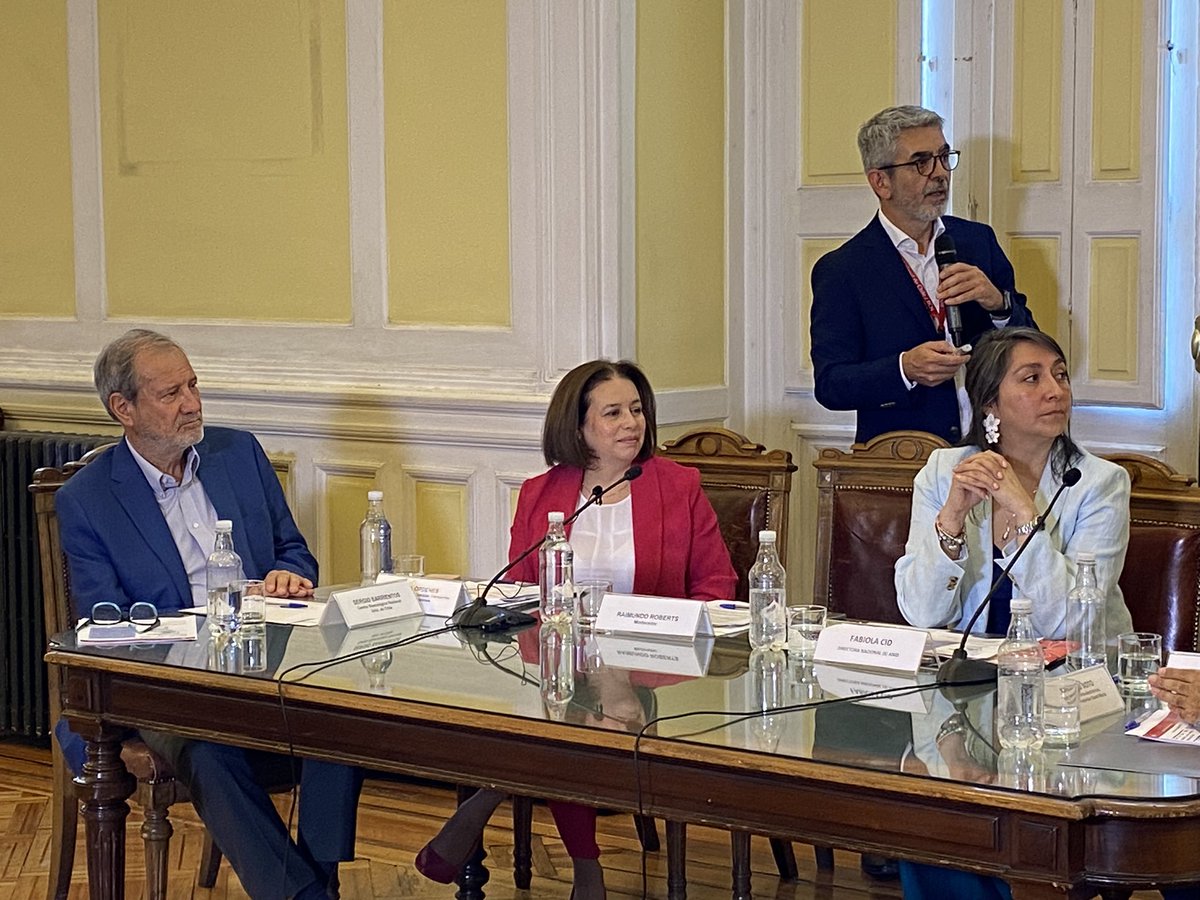 CSN _ Sismología UCh (@sismos_uchile) on Twitter photo Nos encontramos en la <a href="/bcnchile/">Biblioteca del Congreso Nacional de Chile</a> para la entrega del Informe de Frontera: "Uso de fibra óptica submarina como sensores sísmicos en Chile”, donde contribuimos desde nuestro rol de expertos. Esperamos este documento sea un aporte para el desarrollo de la sismología en nuestro país. Nos encontramos en la <a href="/bcnchile/">Biblioteca del Congreso Nacional de Chile</a> para la entrega del Informe de Frontera: "Uso de fibra óptica submarina como sensores sísmicos en Chile”, donde contribuimos desde nuestro rol de expertos. Esperamos este documento sea un aporte para el desarrollo de la sismología en nuestro país.