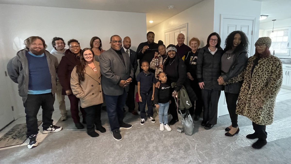Big shoutout to our newest Habitat Homeowners! 🏡 Staff, board members, and supporters were thrilled to hand over the keys to this new home and celebrate this incredible milestone with the family. This is the heart of our mission—building brighter futures through homeownership!💙