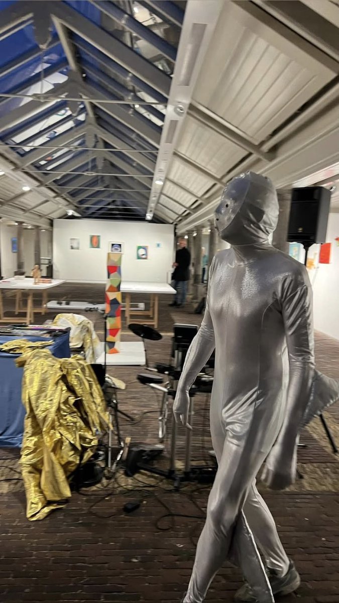 yesterday, a dolphin was sneaking around in de Vishal in Haarlem, during Visfest 10