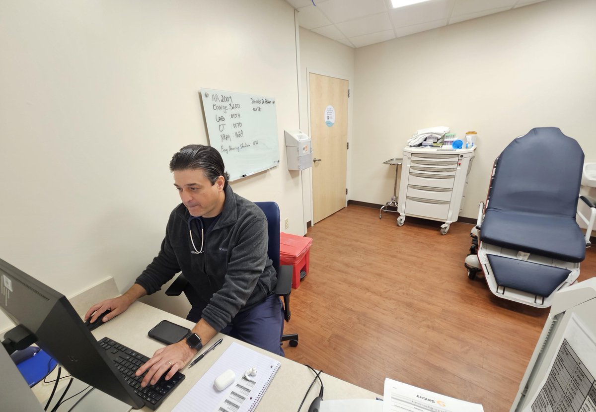sentarahealth's tweet photo. Our “vertical care” is transforming emergency room visits! Patients who can sit comfortably are treated faster with chairs instead of beds—keeping beds available for critical cases.
🩺🚑 Read more here: https://t.co/ghbSUxfWlU. #VerticalCare #HealthcareInnovation #SentaraCares https://t.co/ZirQEGAvaC