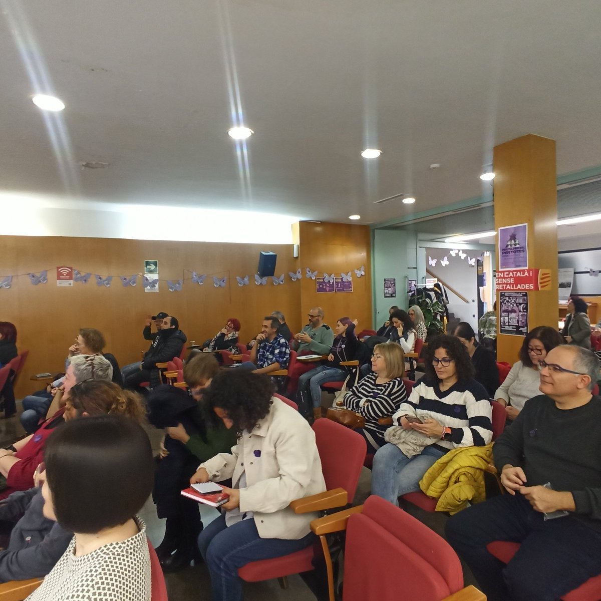 Continuem la commemoració de 25-N, en aquests moments xerrada del grup regional d'atenció a la víctima de la Regió Policial de Ponent sobre violència i denúncia.
#25NCCOO
#PerTuPerMiPerTotes