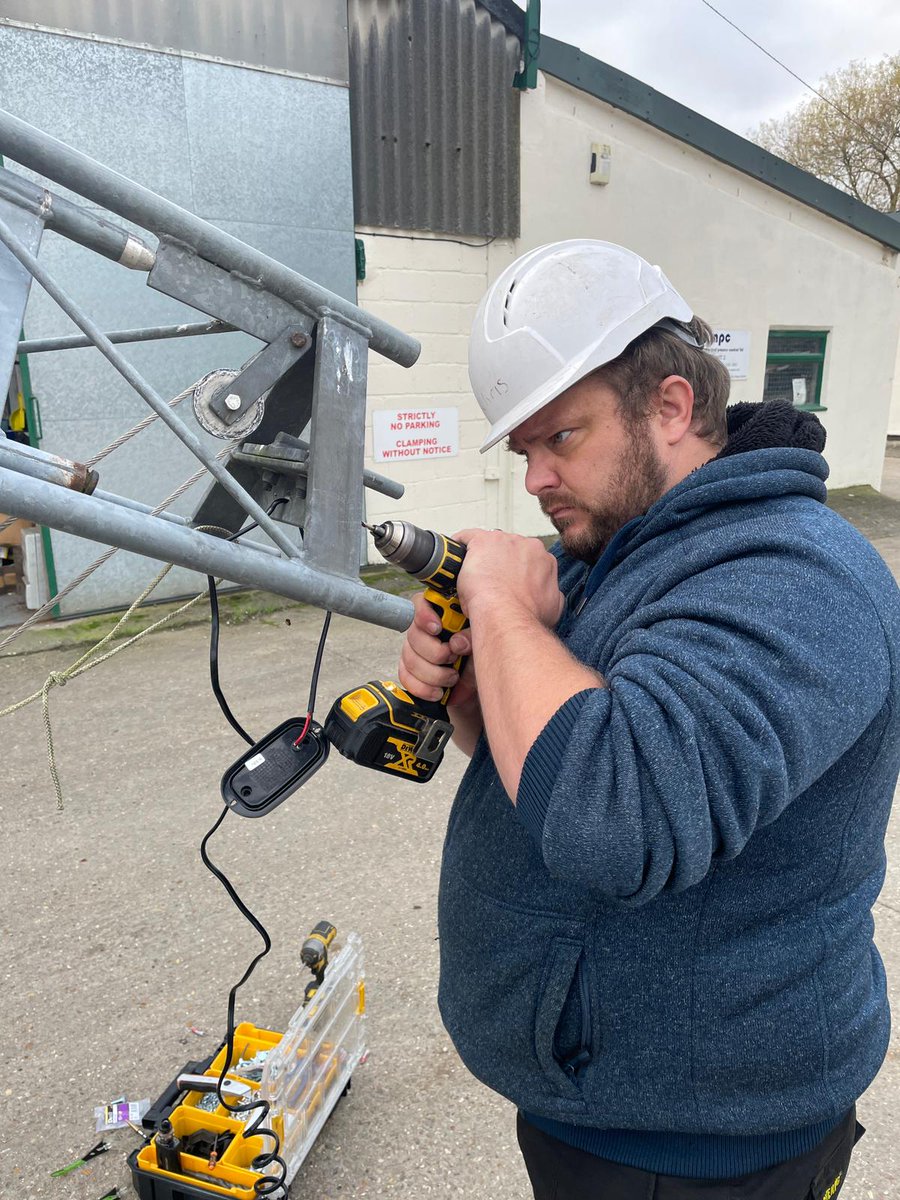 Repairs to the groups trailer mast in preparation for next year.  New winch, lights, reflectors and solar panel to maintain the leisure battery inside!  Thanks to members of the Engineering Team.  essexraynet.co.uk <a href="/RAYNET_UK/">RAYNET_UK</a> <a href="/theRSGB/">RSGB</a> <a href="/PreparedInEssex/">Prepared In Essex</a>