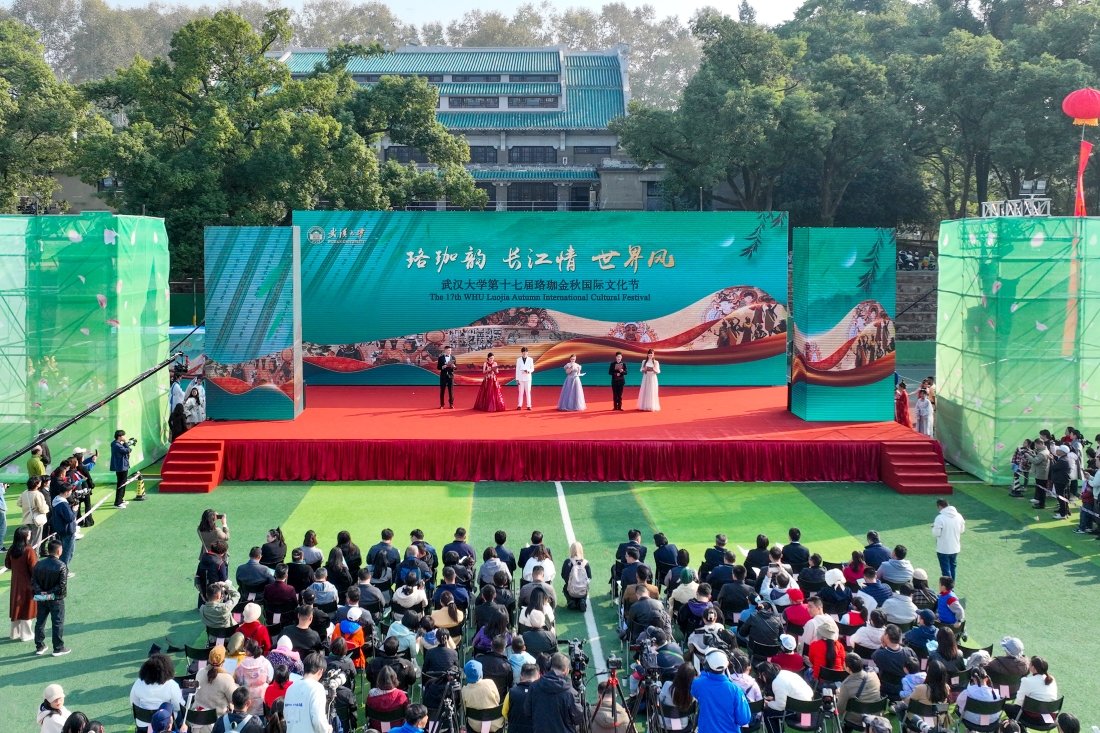 WHU_1893's tweet photo. 😉At #WHU, you can literally see the world!

🕺💃🎶The 17th WHU Luojia Autumn International Cultural Festival was a grand celebration, complete with music, food and traditional clothing from around the world.🎸👘🥘

🥳It brought us together for a memorable experience of cultural exchange. Can't wait for next year's event!
#WHUCampus #CulturalFestival
