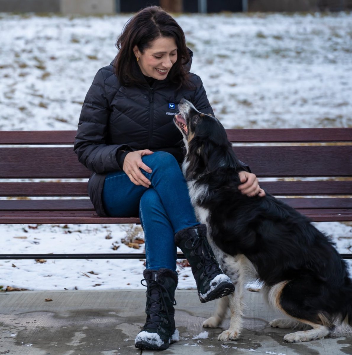 🐕 Who else loves winter walks with their pup? Hands up if you’d rather stay cozy while doing it! 🙌 With the Women’s Heated Recycled Puffer Jacket, you can enjoy every moment—no shivering required. 🔥 

What’s your go-to cold weather hack? Drop it in the comments!👇

Featured: