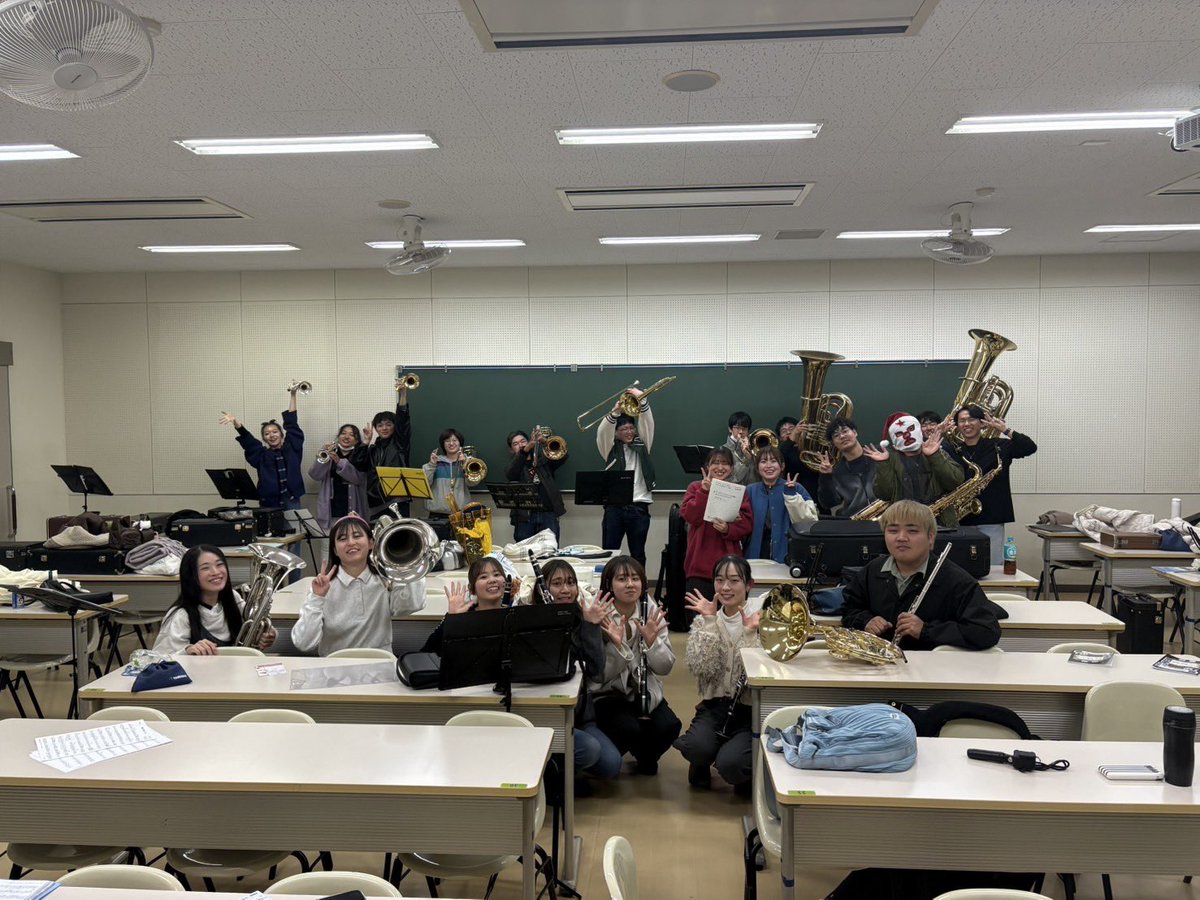ous_bwe's tweet photo. こんにちは！✨️
吹奏楽愛好会B.W.Eです！
2024年度半田山祭にお越しくださりありがとうございます！！😆私たちの演奏はいかがでしたか？
これからも部員全員で仲良く楽しく音楽を作り上げて行きます！応援よろしくお願いします🥹

#岡山理科大学
#吹奏楽愛好会B.W.E
#吹奏楽
#半田山祭 https://t.co/2nylElYHpl