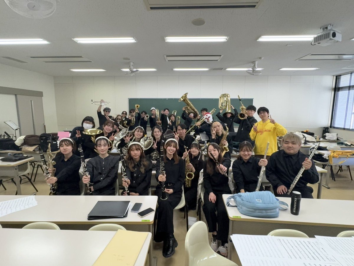 ous_bwe's tweet photo. こんにちは！✨️
吹奏楽愛好会B.W.Eです！
2024年度半田山祭にお越しくださりありがとうございます！！😆私たちの演奏はいかがでしたか？
これからも部員全員で仲良く楽しく音楽を作り上げて行きます！応援よろしくお願いします🥹

#岡山理科大学
#吹奏楽愛好会B.W.E
#吹奏楽
#半田山祭 https://t.co/2nylElYHpl
