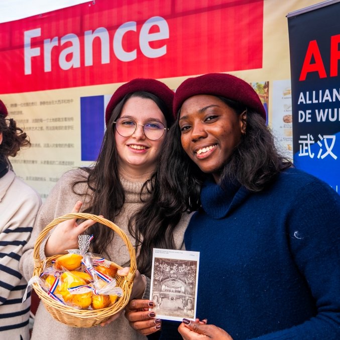 WHU_1893's tweet photo. 😉At #WHU, you can literally see the world!

🕺💃🎶The 17th WHU Luojia Autumn International Cultural Festival was a grand celebration, complete with music, food and traditional clothing from around the world.🎸👘🥘

🥳It brought us together for a memorable experience of cultural exchange. Can't wait for next year's event!
#WHUCampus #CulturalFestival