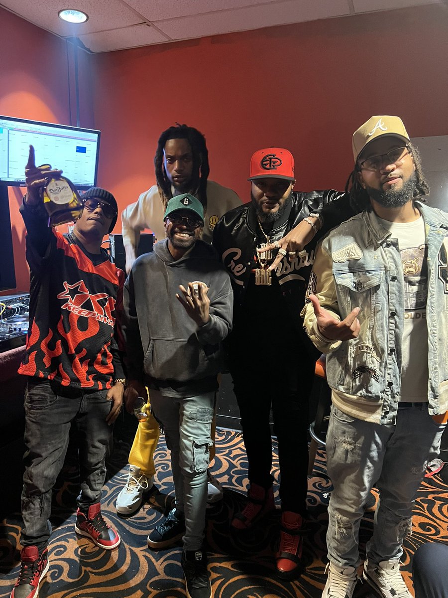 LilBankhead tweet media