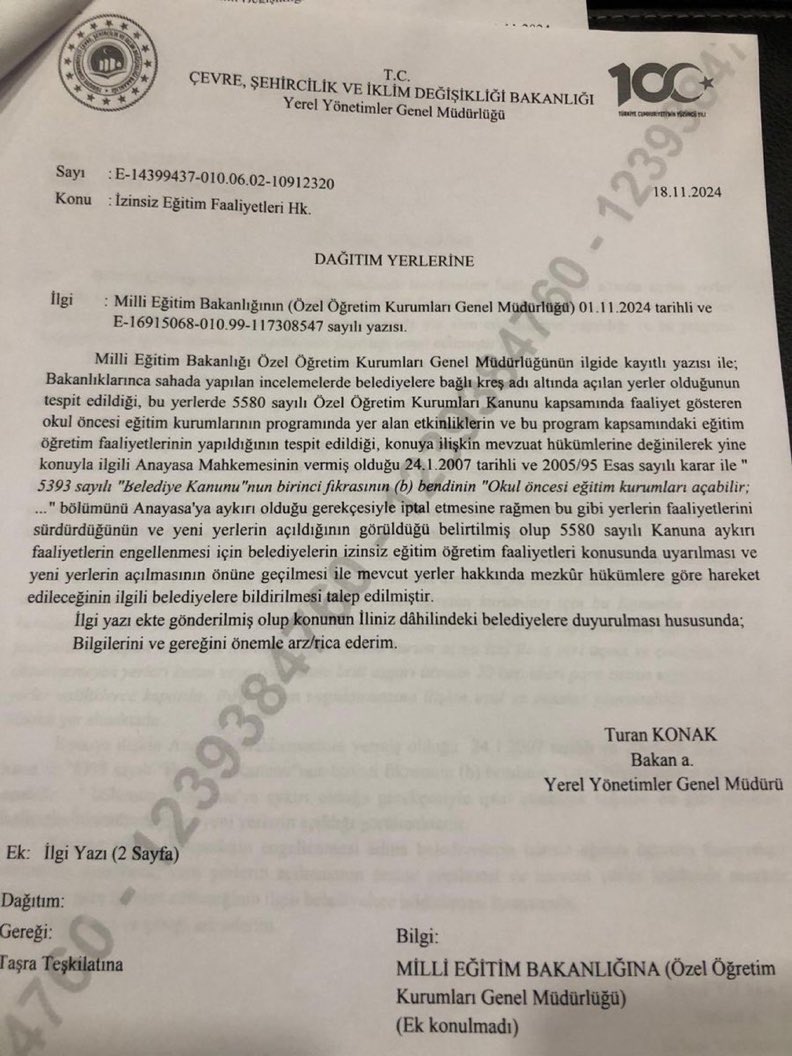 Yüzbinlerce aile, bütçesi yetmediğinden çocuğunu kreşe veremiyor. Belediyeler bedava kreş açarak dargelirlilerin imdadına koşuyor.
Ancak iktidar, muhalif belediyelerin bu hizmetini, kendi başarısızlığı sayarak kapatmak istiyor.
Darbeyi dargelirliler ve onların çocukları yiyor.
