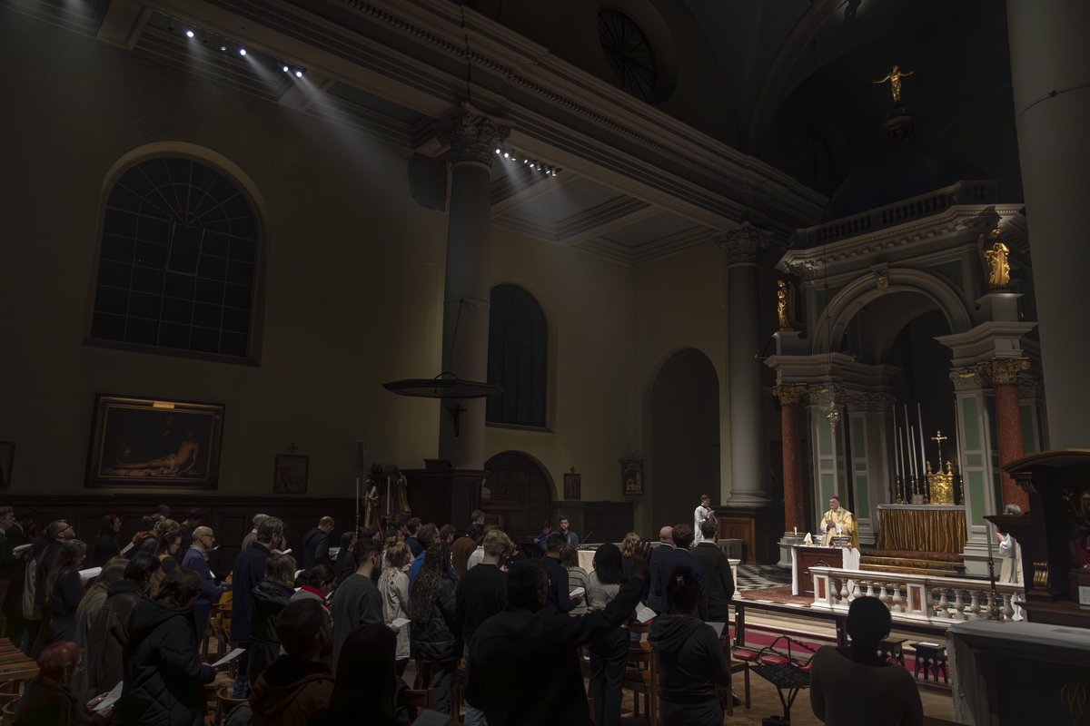 Holy Redeemer EC1 tweet media