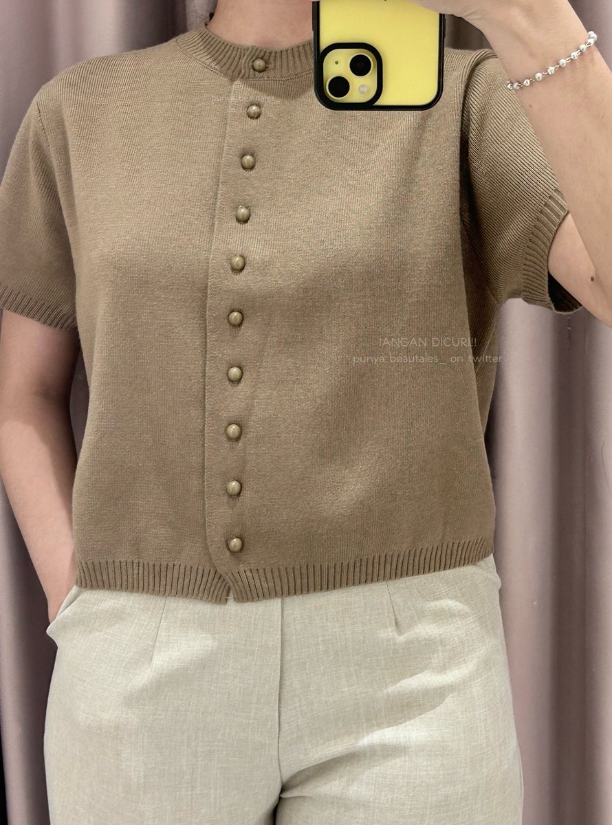 beautales_'s tweet photo. not sponsored tp baju di beatrice clothing (lokal) MATERIALNYA BAGUS… harganya start 100 ribuan trs pas aku try on banyak sepuasnya GAK DIJUDESIN STAFFNYA 😞❤️ https://t.co/oeiM2YIjlu