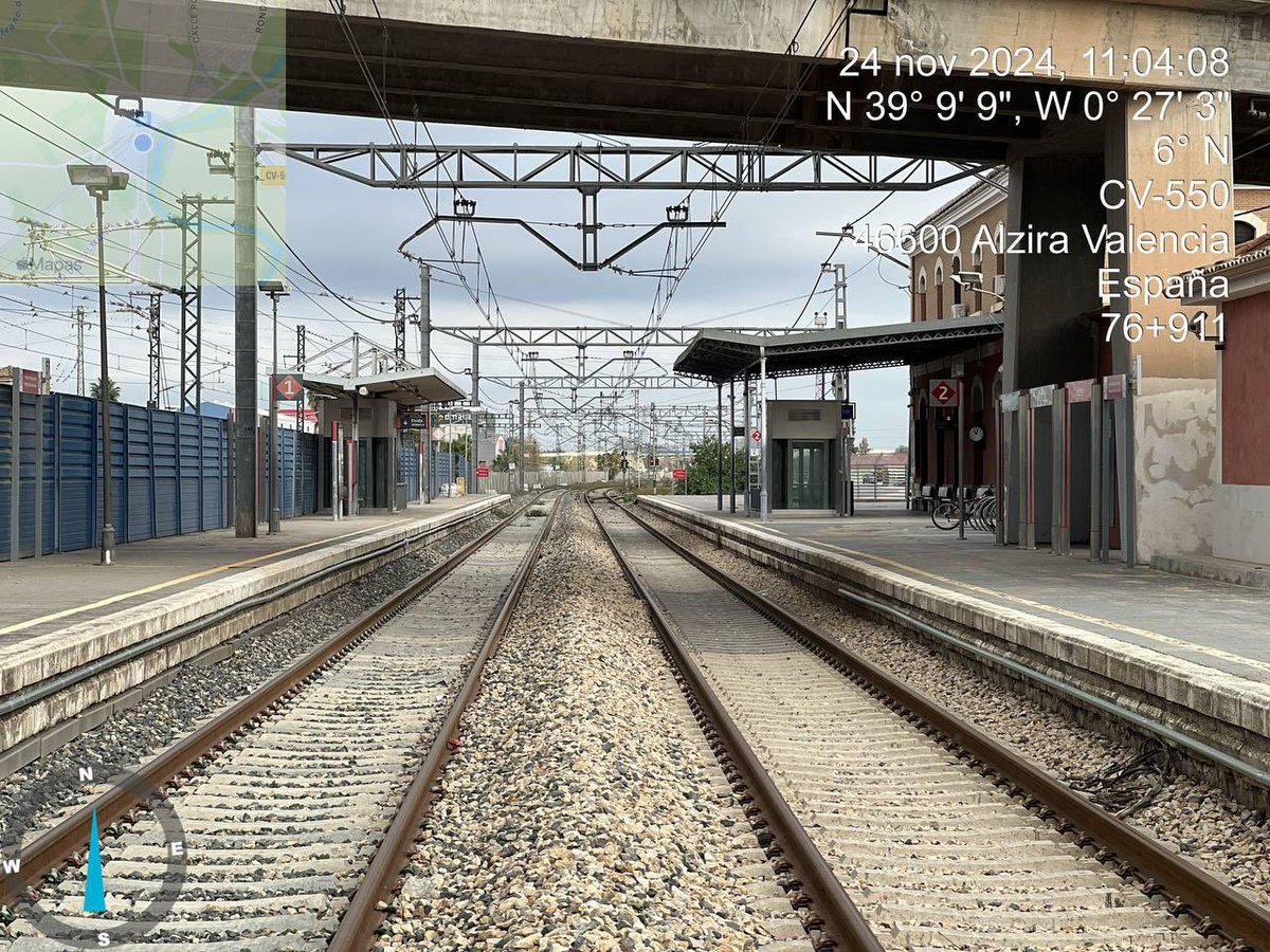 oscar_puente_'s tweet photo. AVISO IMPORTANTE.

Gracias a la buena marcha de los trabajos en la red de Cercanías, RECUPERAMOS el tramo de vía en la C2 entre Carcaixent y Alzira. 

Así, a partir del MIÉRCOLES ganamos una parada de tren, por lo que el servicio de autobús se prestará entre València Joaquín Sorolla y Alzira.