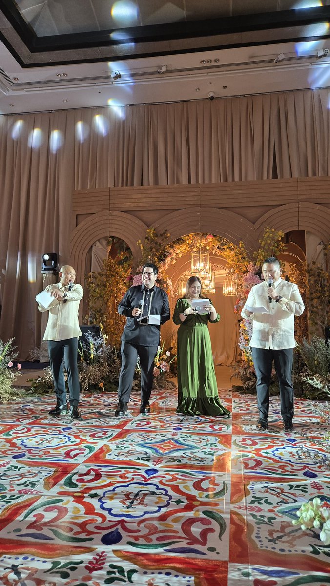 vmgasia's tweet photo. Adding “BNO for wedding host” to our dream wedding checklist! 🤩👌🏼 Tony, Tin, Gino &amp; Slick hosted the Resureccions’ Wedding! ❤️‍🔥

#TonyToni #TinGamboa #DJSuzy899 #GinoQuillamor #DJSlickRick #VMGTalent #HostingPH #HostPH @djtonytoni https://t.co/LUDKjJKhco