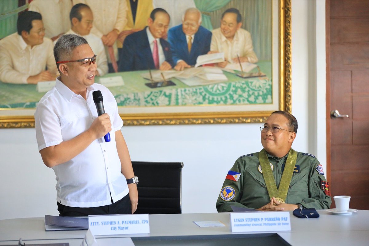 PhilAirForce's tweet photo. PAF NEWS | Passi City Government donates 6-hectare lot to the Air Force
See full story ππ»
https://t.co/TSsmNDpYL3
#AccelerateWithExcellence #GuardiansOfOurPreciousSkies #PAFYouCanTrust #OneAFPOnePhilippines #StrongAFPStrongPhilippines #AFPYouCanTrust https://t.co/lgYR9ekSAJ