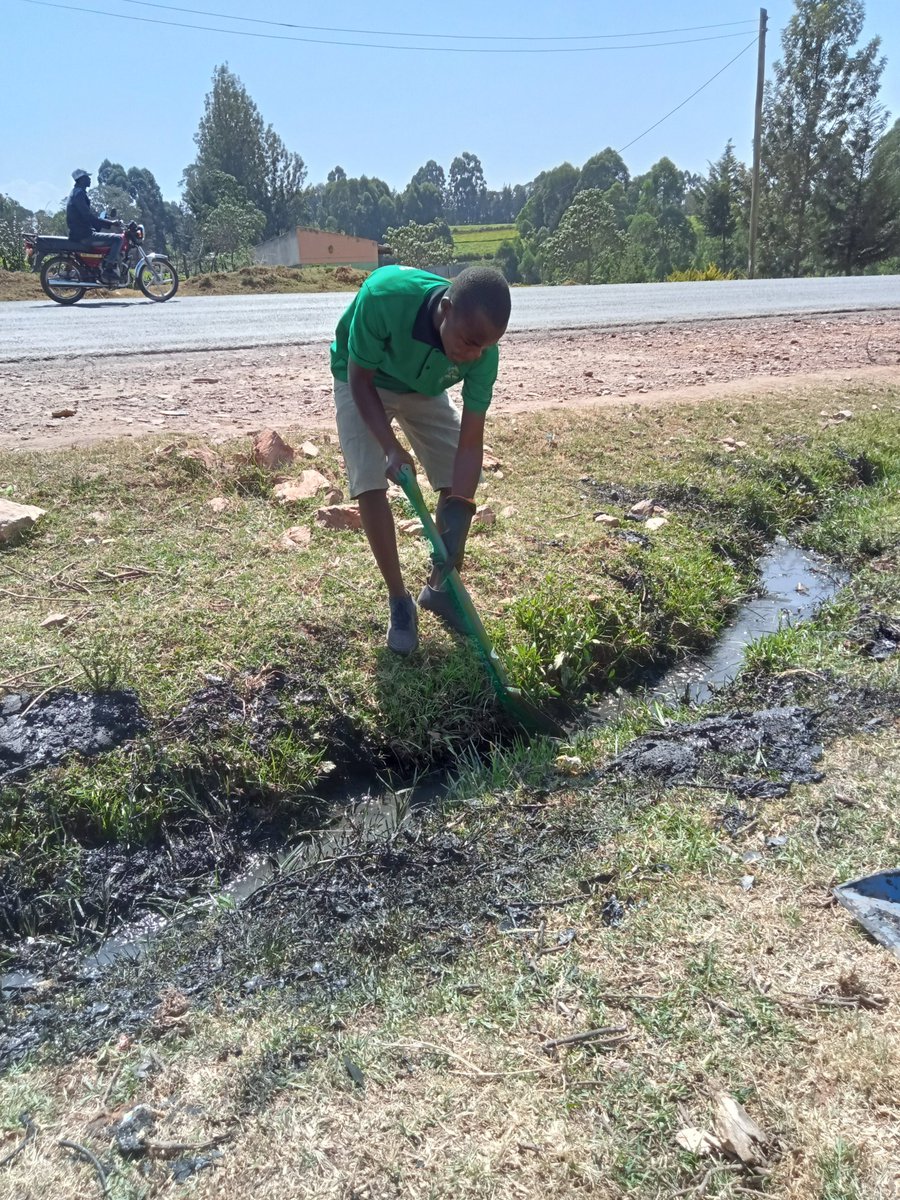 Env_vinny's tweet photo. Environmental clean up is necessary because it directly improves human health by reducing exposure to harmful toxins and pollutants in the air, water, and soil, which can cause respiratory illnesses, heart disease, and other health problems https://t.co/5aGljYyZ0z