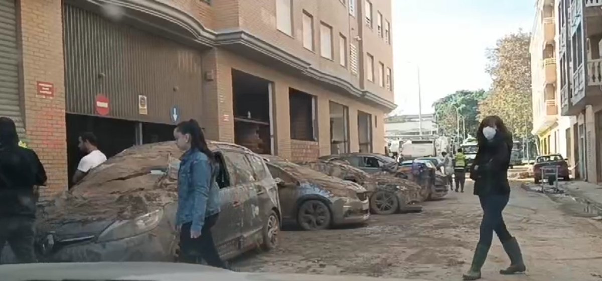 BicortexL's tweet photo. BiCortex Languages was able to cooperate by paying the fuel to an expedition from Burgos that was in Valencia last week for 4 days. The pictures say everything.

Need will be help for many more months.

#valenciafloods https://t.co/1dJS4CeG5l