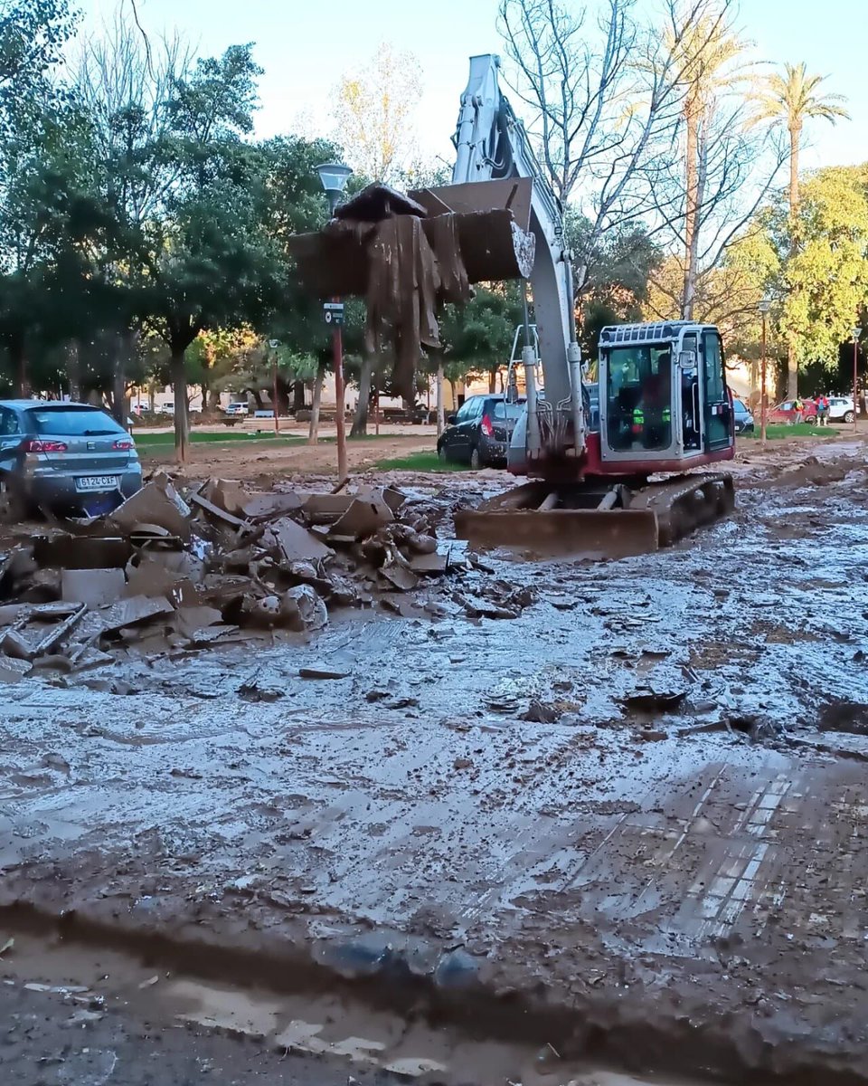 BicortexL's tweet photo. BiCortex Languages was able to cooperate by paying the fuel to an expedition from Burgos that was in Valencia last week for 4 days. The pictures say everything.

Need will be help for many more months.

#valenciafloods https://t.co/1dJS4CeG5l