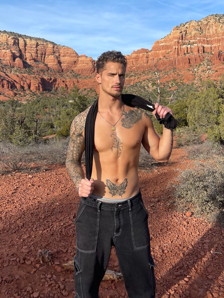 niceguynb's tweet photo. howdy  🏜️ https://t.co/bc2bWfuDHy