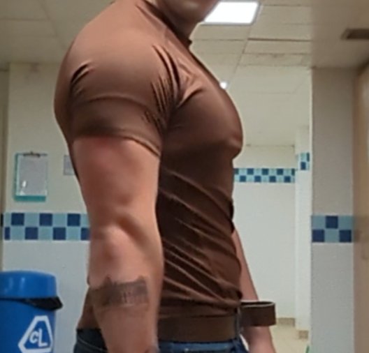 XL shirt, going to try and lose weight rn