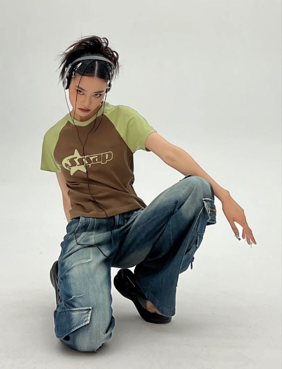 인체가 만드는 공간이 있는 구도+단순하지 않은 실루엣
그렸을 때 좋아보이고 재밌다…✨✨