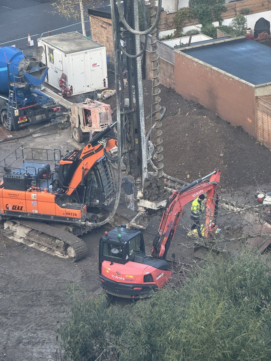 ForestFan141's tweet photo. @H_S_E No PPE on this construction site!?!? 🤔 https://t.co/3KFzx6ISGi
