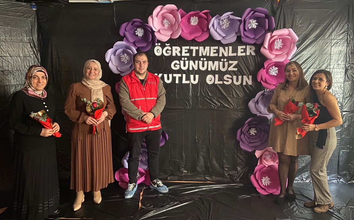 24 Kasım Öğretmenler günü kapsamında ilçemizdeki öğretmenlerimize hediye takdimi yapıldı.

#daimahazır