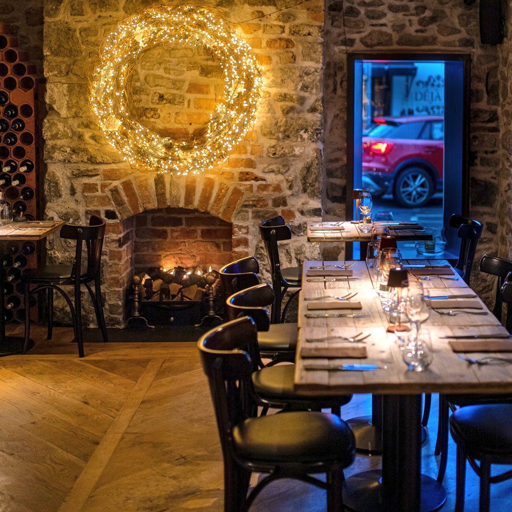 MONDAY☀️! We're closed today, open for Dinner Tuesday through Saturday from 5pm, for Lunch Friday and Saturday from 12pm, and for Sunday Roast from 1pm #winewednesday #goodfood #gooddrinks #greatwines #theneighbourhood #oldstreetdublin