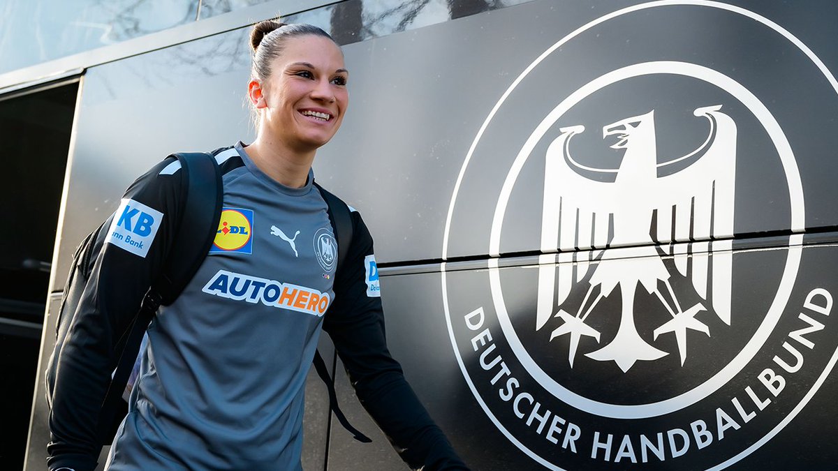 118 Länderspiele 🔥
11 Jahre in der Nationalmannschaft 🇩🇪

Julia Behnke bringt viel Erfahrung mit für das kommende Turnier!

#WIRIHRALLE #aufgehtsDHB #Handball 
--
Zur Meldung➡️ handball.net/news/julia-beh…