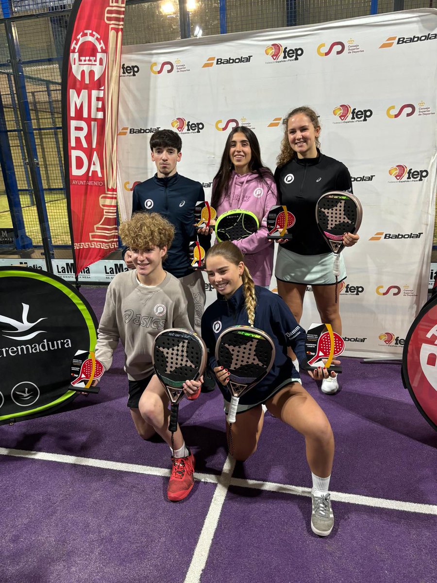 🔝¡Volvemos del Máster de Menores FEP de Mérida con excelentes resultados!

🏆Samu Delgado, campeón Infantil.
🏆Cova Verdejo, campeona Cadete.
🏆Jimena Díaz, campeona Junior.
🥈Alex Puga y Sofía Pastor, subcampeones Junior.

¡Enhorabuena a tod@s!

#CPDamm