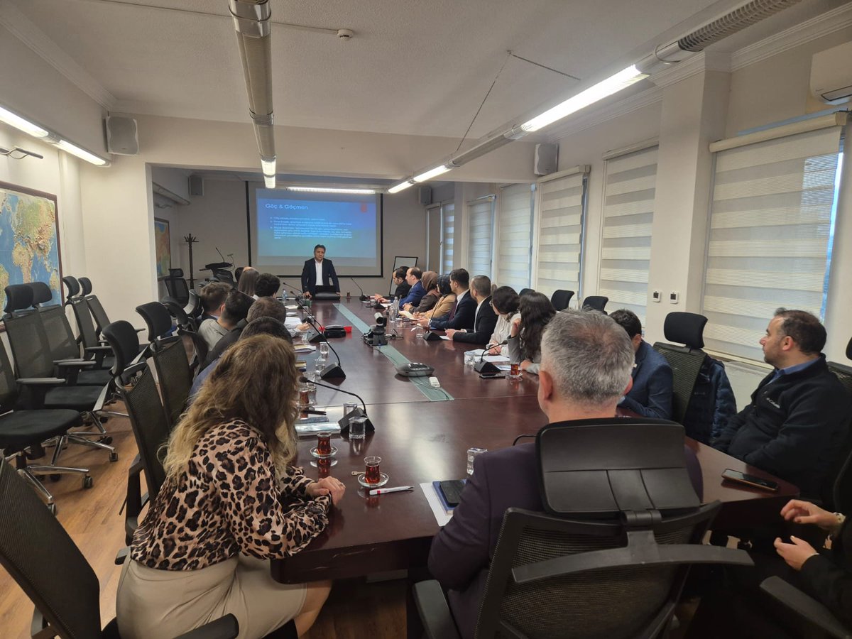 Doç. Dr. Ali Zafer Sağıroğlu (<a href="/alizaferus/">Ali Zafer SAĞIROĞLU</a>) 21 Kasım 2024 tarihinde Çalışma ve Sosyal Güvenlik Bak. ,Dış İlişkiler ve Avrupa Birliği Genel Müdürlüğü personeline yönelik olarak “Göç eğilimlerinin gelişimi, değişimi ve istihdam üzerindeki etkisi” başlıklı bir eğitim semineri verdi.