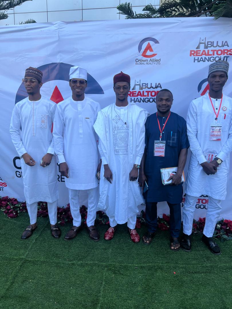 himproperties's tweet photo. The realtor hang out host by Crown allied. A very interesting discussions, presentation and knowledge about how you can enhance your career to real estate and wealth building.
@himproperties.ng
@CrownAlliedRealty 
#realtorshangoutAbuja https://t.co/IM9beyA9Ub