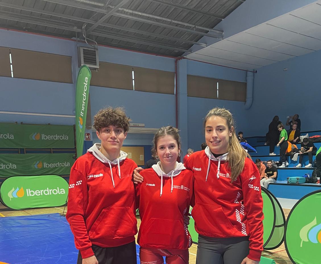 El 23 de Noviembre tres deportistas navarras participaron en la fase final de la liga iberdrola, en la cual, el @clubdeluchaburlada logro quedar 🥇y la Federación Navarra en 4° lugar. 
Los resultados fueron: 
- Oihane Vallez 4°
- Oihane Bisbal 5° 
- Miren Huarte 🥈