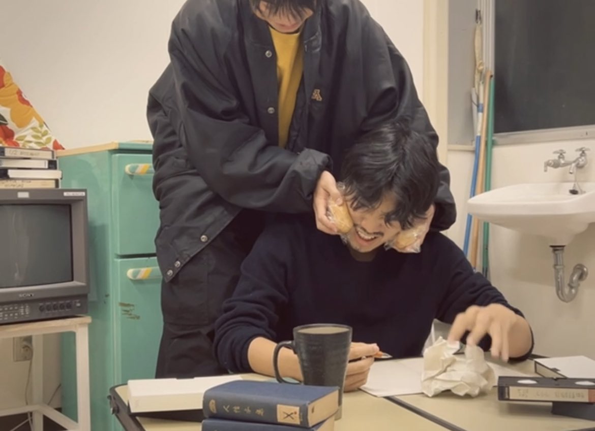 【映像班】
こんばんは！
本日は昭和風のCMに挑戦🌷🎞
生協パン非公式CM、乞うご期待🎥📮🥐