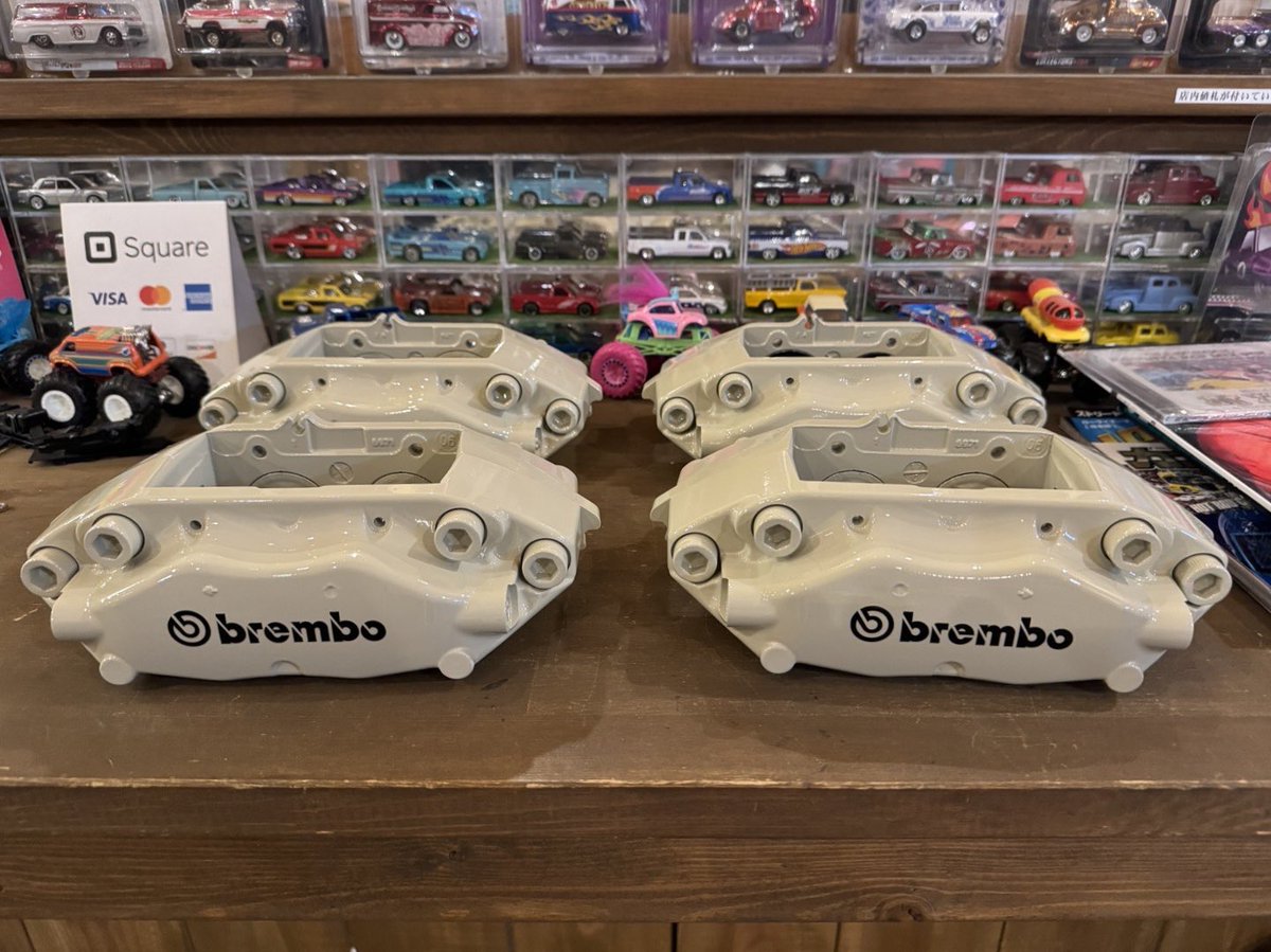 runxta3's tweet image. 下準備に時間が掛かりましたがブレーキ構想から1年、前後にブレンボ入れました！

・前後キャリパー フェラーリF360モデナ（剥離後ボディ同色塗装）、ワンオフブラケット作製、チタンブリーダー
・ローター F340、R330、ベルハウジング剥離後硬質アルマイト加工、ボビン剥離後メッキ加工