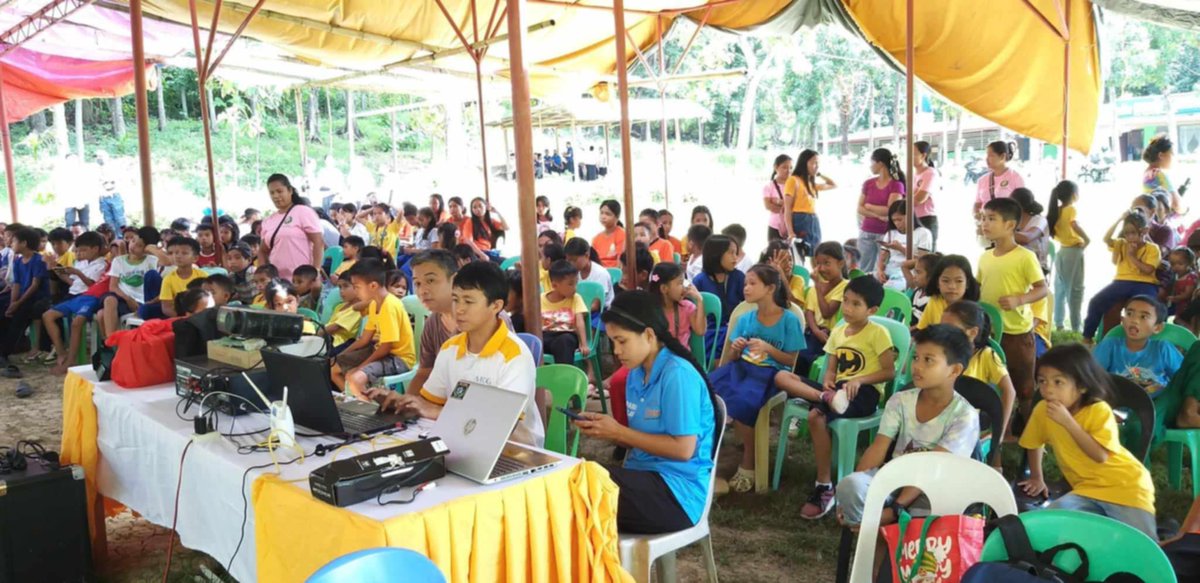 MCGI CARES | 271 estudyante sa Bagacay Elementary School, masayang nakatanggap ng libreng tanghalian at emergency kit sa Tigbauan, Iloilo kahapon mula sa MCGI Iloilo Chapter.

via Rey Ponte

📷: MCGI Iloilo Multimedia

radyolaverdad.com