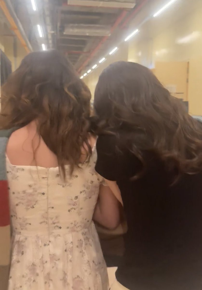 nangnang_gf's tweet image. แล้วคือเบคให้พี่ฟรีนทีหลัง🥹 น่าจะเริ่มหนาว(ถ้าเก้าอี้เดียวกันก็แชร์กันแน่ๆ) น่ารักอ่ะ สิ่งเล็กๆที่เรียกว่ารัก ใช่เค้ารักกันมาตลอด จำ🫠🤍

#ฟรีนเบค #freenbecky