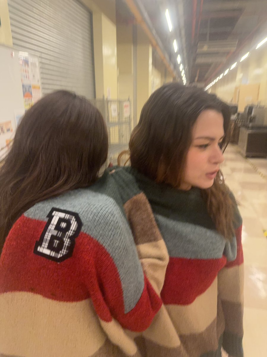 nangnang_gf's tweet image. แล้วคือเบคให้พี่ฟรีนทีหลัง🥹 น่าจะเริ่มหนาว(ถ้าเก้าอี้เดียวกันก็แชร์กันแน่ๆ) น่ารักอ่ะ สิ่งเล็กๆที่เรียกว่ารัก ใช่เค้ารักกันมาตลอด จำ🫠🤍

#ฟรีนเบค #freenbecky