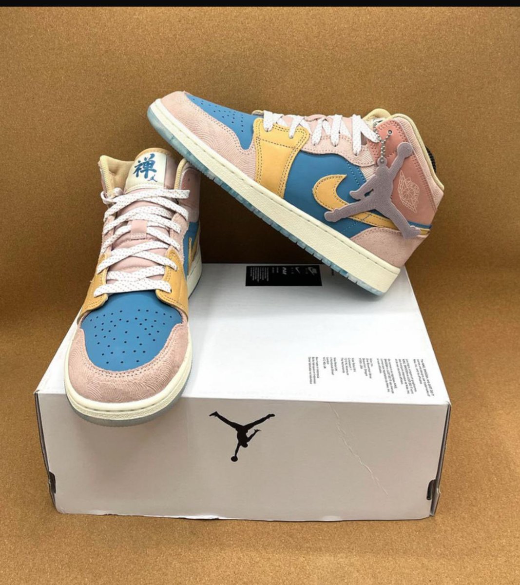 phenz_dc's tweet photo. Nike air Jordan mid SS
Directly from Nike store 
Price : N150, 000 https://t.co/N5vzi3LIiS