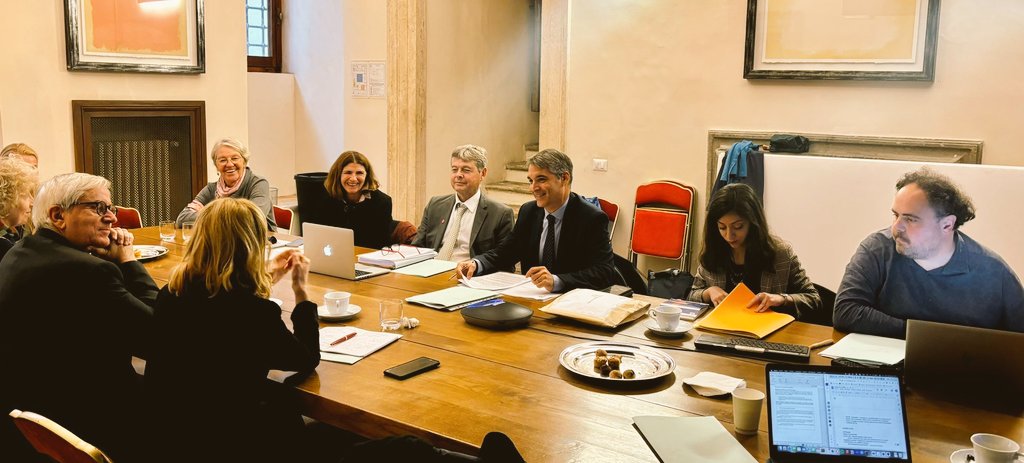 Un grand merci à tous les membres du Conseil Consulaire pour leur travail lors de cette réunion dédiée à l'action sociale afin de soutenir nos concitoyens les plus démunis et attribuer des subventions aux associations qui portent des projets essentiels pour notre communauté 🇨🇵 !