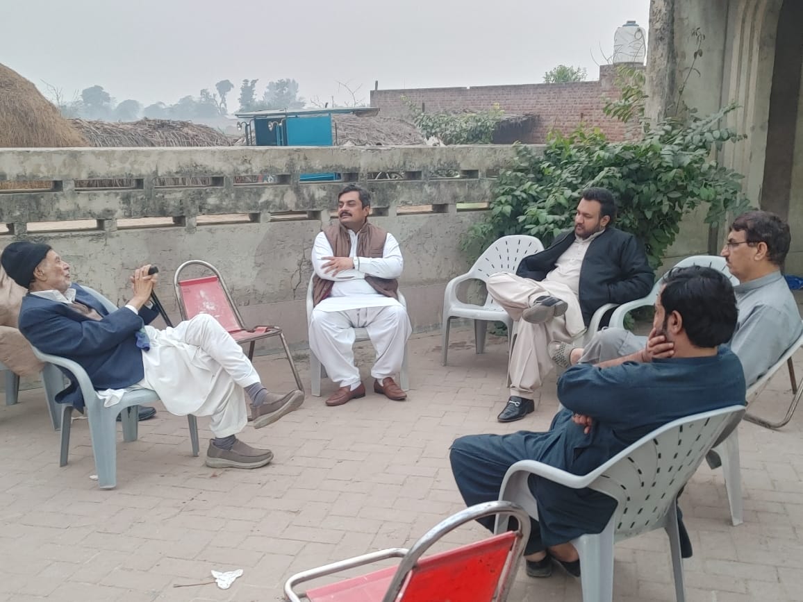 ChShaheemSafdar's tweet photo. بھیڈیاں میں سینئر ایڈوکیٹ چوہدری یعقوب صاحب کے بھاٸی چوہدری عبدالعزیز کی وفات پر تعزیت کرتے ہوۓ۔
#NA132 #PP178 #Kasur
@BBhuttoZardari @AseefaBZ @AAliZardari @BakhtawarBZ @Ch_ManzoorAhmed @FaryalTalpurPk @sharjeelinam @TanveerChPPP @RPAPPP @barristeraamir @RPAPPP https://t.co/rLoTLusUZM