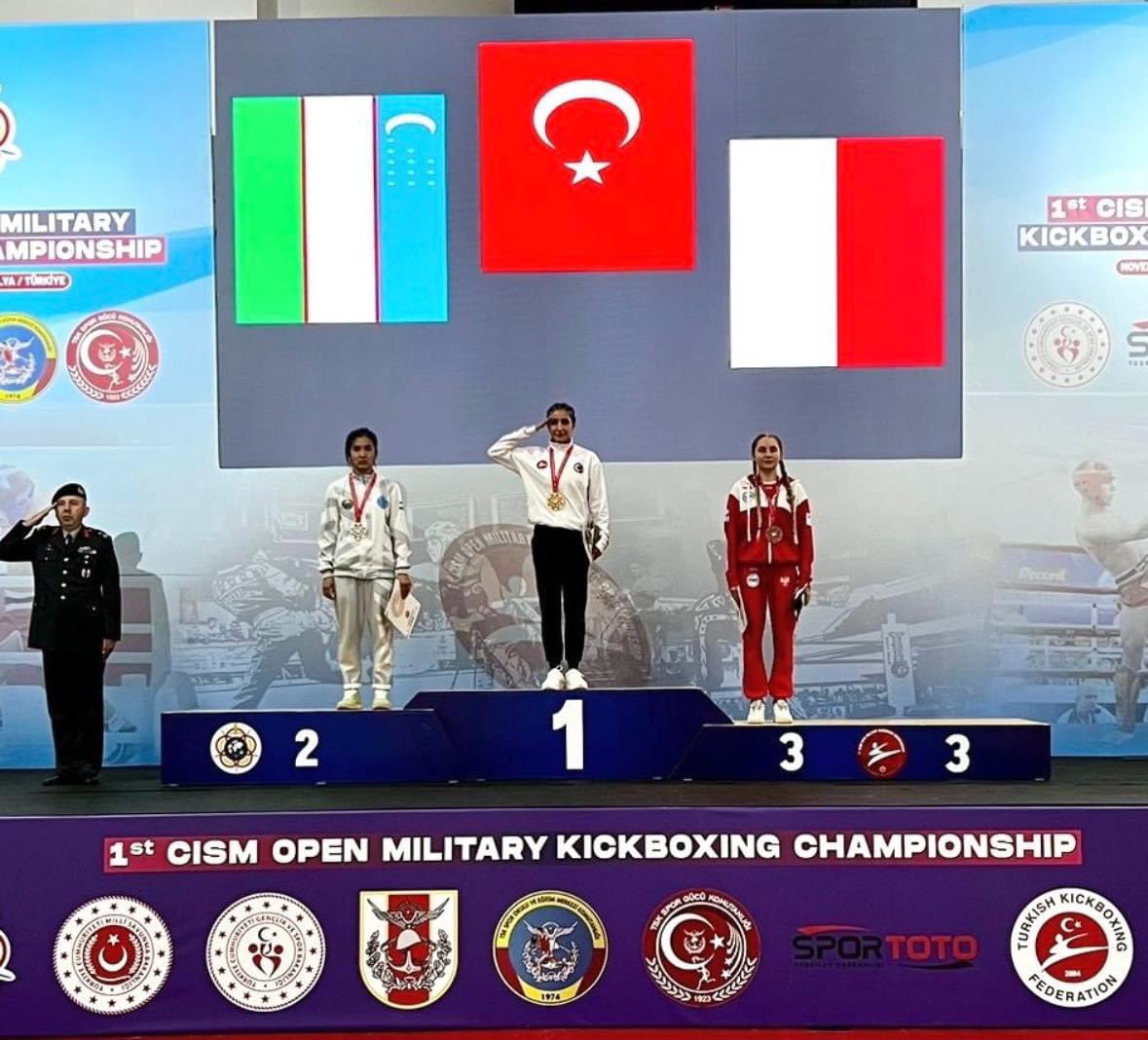 Zelazna_Dywizja's tweet photo. #Kleeberczycy na 1 Otwartych Wojskowych Mistrzostwach Świata w Kickboxingu – Antalya 2024! 🥋🌍
Dzięki @CWZ_SPORT żołnierze mogli rywalizować na międzynarodowej arenie.
Szer. Patrycja Kasperska z #19LBZ zdobyła 3. miejsce w kategorii - 52 kg Low-kick. Gratulacje! 👏 https://t.co/IGLdxvVB9f