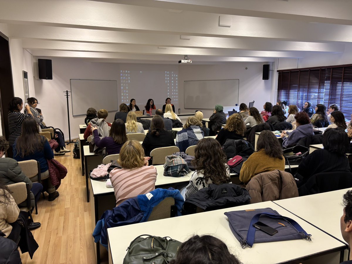 Bilkent-Uluslararası İlişkiler, Bilkent-IR (@bilkentirdept) on Twitter photo Bugün Bilkent IR Talks’ta “IR and the International Day for the Elimination of Violence Against Women” başlıklı panelde <a href="/tugbaoezden/">Tuğba Özden Bayar</a> <a href="/burcuneretva/">burcu özdemir sarıgil</a> ve <a href="/CrystalWhetsto4/">Crystal Whetstone</a> hocaları dinliyoruz. Bugün Bilkent IR Talks’ta “IR and the International Day for the Elimination of Violence Against Women” başlıklı panelde <a href="/tugbaoezden/">Tuğba Özden Bayar</a> <a href="/burcuneretva/">burcu özdemir sarıgil</a> ve <a href="/CrystalWhetsto4/">Crystal Whetstone</a> hocaları dinliyoruz.