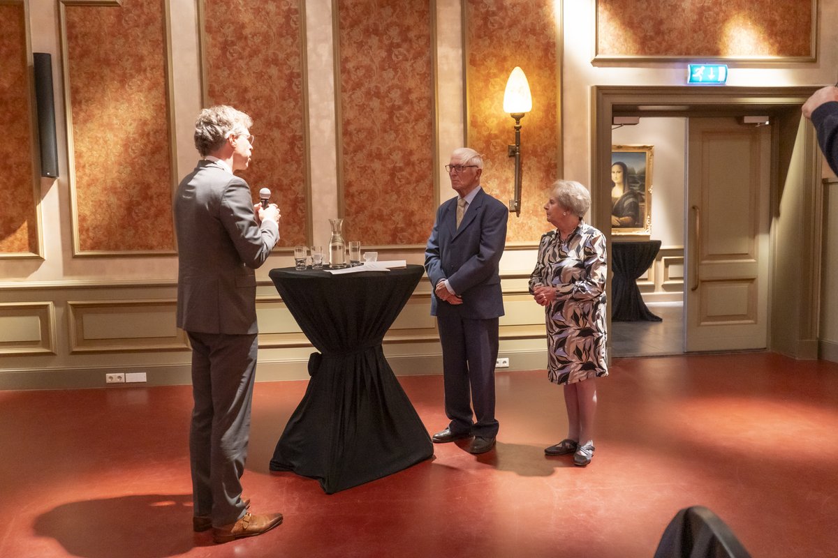 Afgelopen vrijdag ontvingen meneer Kant én meneer Van Nijen beide een Koninklijke onderscheiding. Ze werden lid in de Orde van Oranje-Nassau. Van harte gefeliciteerd!