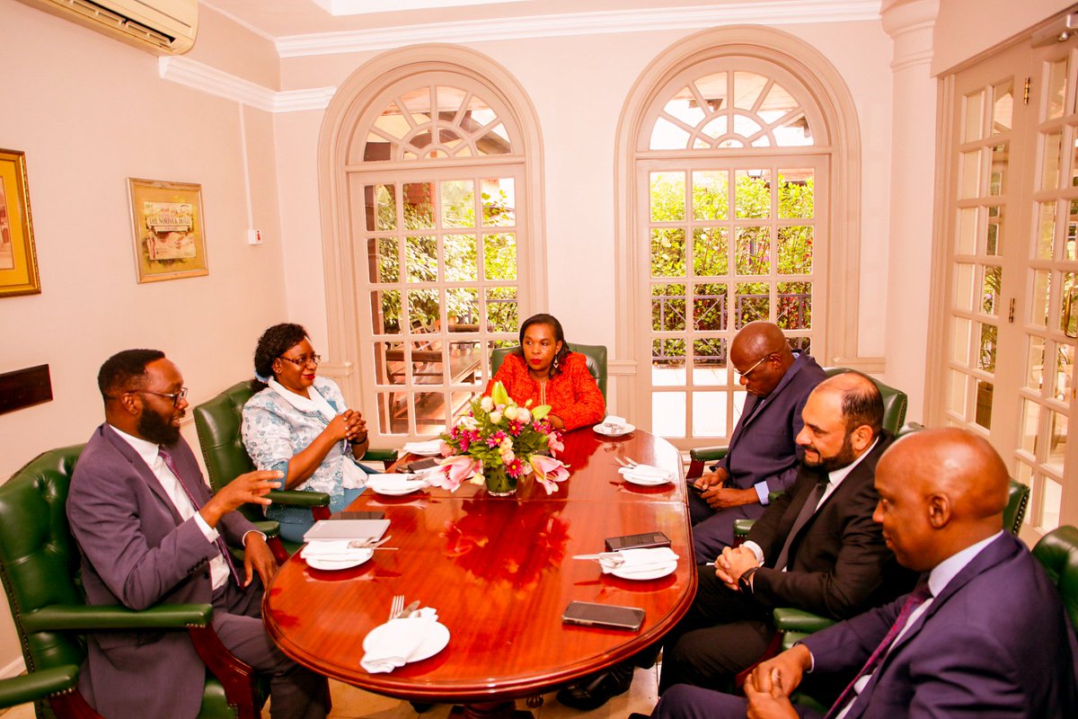 TESPOK_KENYA's tweet photo. We were honored to host Dr. @MargaretN_N, CS for the @MoICTKenya, at today’s @TESPOK_KENYA  engagement meeting. This forum provided an invaluable platform for dialogue between our members, the @CA_Kenya, and key policymakers, addressing critical ICT issues. https://t.co/pxsnizKytO