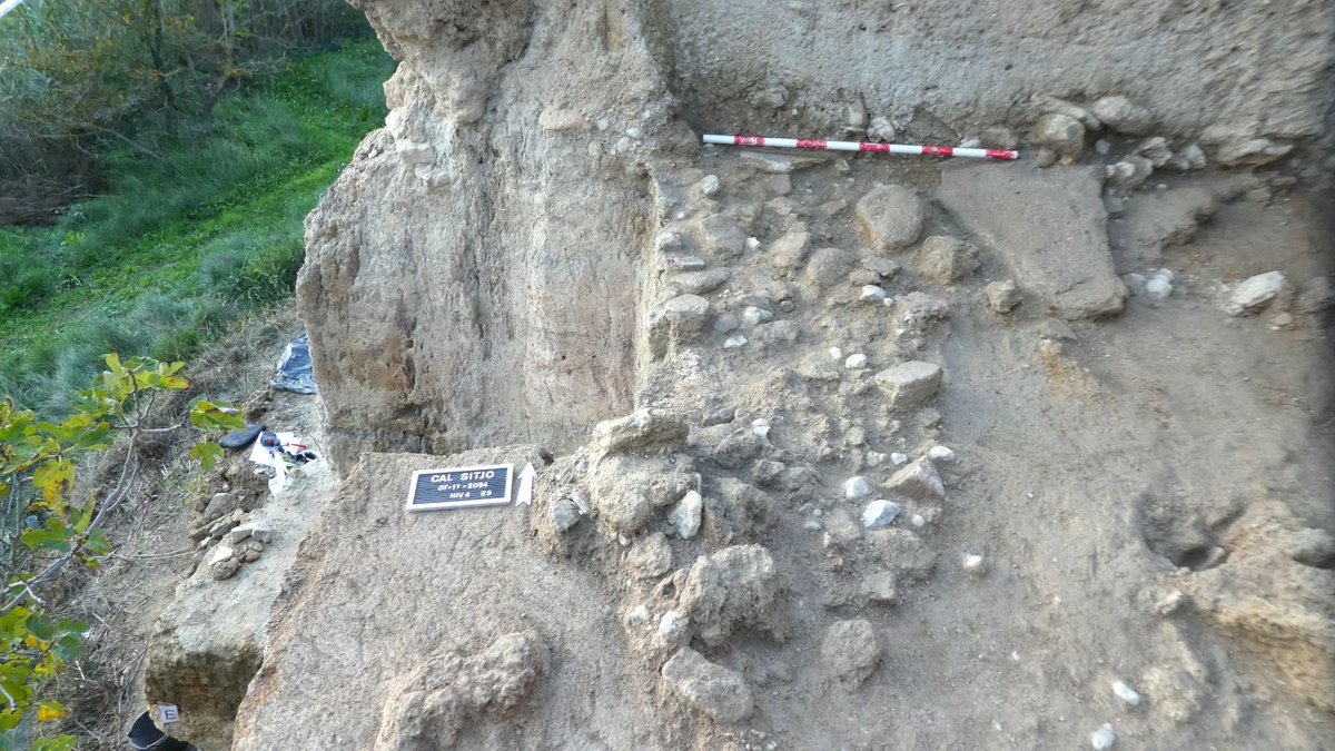 iphes's tweet photo. 🚨 L’excavació al jaciment de #CalSitjo de @stmartidetous posa al descobert restes de fa 9.000 anys!
Clau per
conèixer les dinàmiques socials i culturals de les comunitats del #Mesolític i el #Neolític de la Catalunya Central
🔗 Més info 👉 https://t.co/7gdlg1jz4K
#SomCERCA https://t.co/K8YNxoBFlh