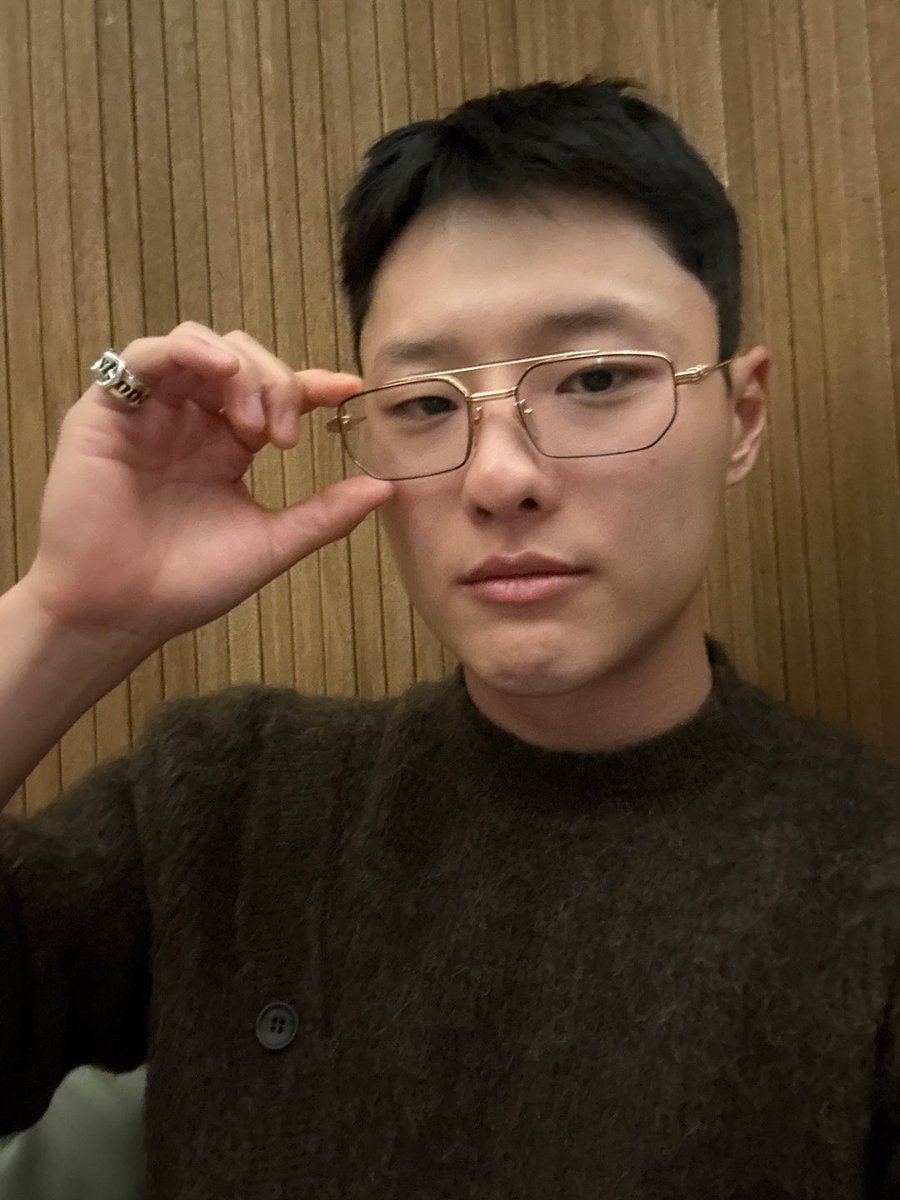 무즈야 월요일인데 힘내서 잘 보내구, 나는 금방 또 올게! 날 추워진다니까 감기조심하구!! 알겠지 ! 맛있는거 먹구!! 조만간 또 올게!! 글구 음악 잘 들어줘서 고마워 ❤️ ㅅㄹㅎ