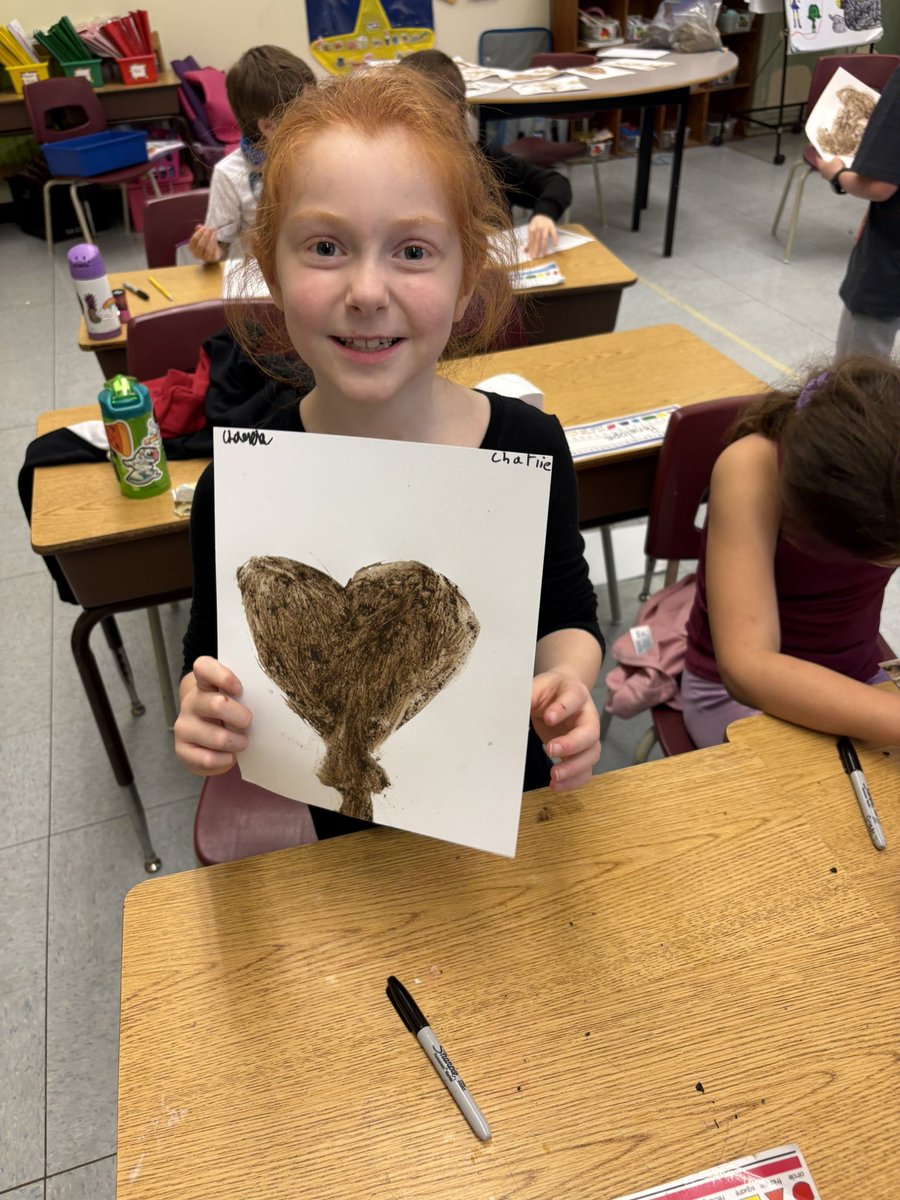 MsHickeysClass's tweet image. We had lots of fun finishing up our soil unit on Friday! Underground art with magnets, soil painting, jeopardy and technology! @MorrisAcademy1